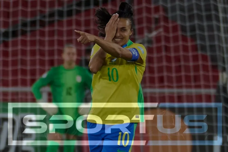 Top 10 Female Footballers of All Time
